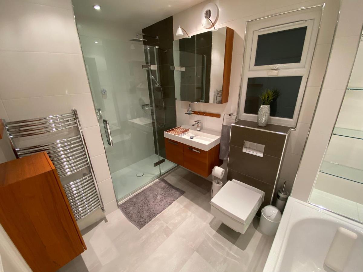 Private Rooms In Excellent Family House ,Zone 2 London Eksteriør bilde